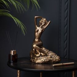 Скульптура Девушка на камне Бронза