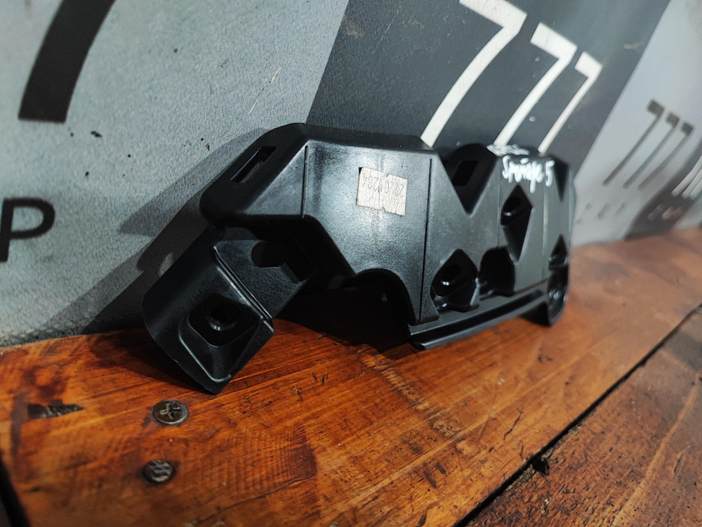 Кронштейн решетки радиатора левый Kia Sportage 5 (NQ5) 21-нв Б/У Оригинал 86355P1EA0