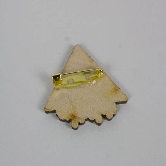 Деревянный значок. Ячмень