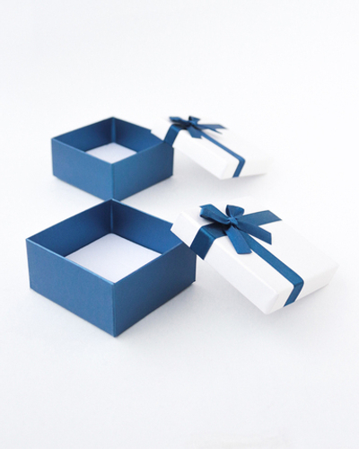 Футляр картонный с бантиком, серия "СОНЯ", 80х80х40 мм