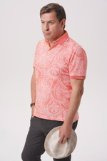 Поло коралловое с белым принтом пейсли