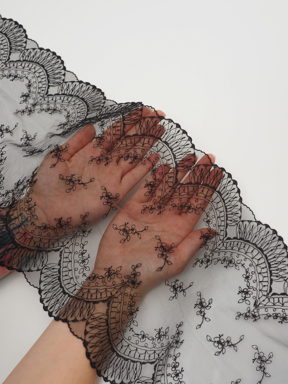 Вышивка на сетке черная неэластичная ширина 22 см