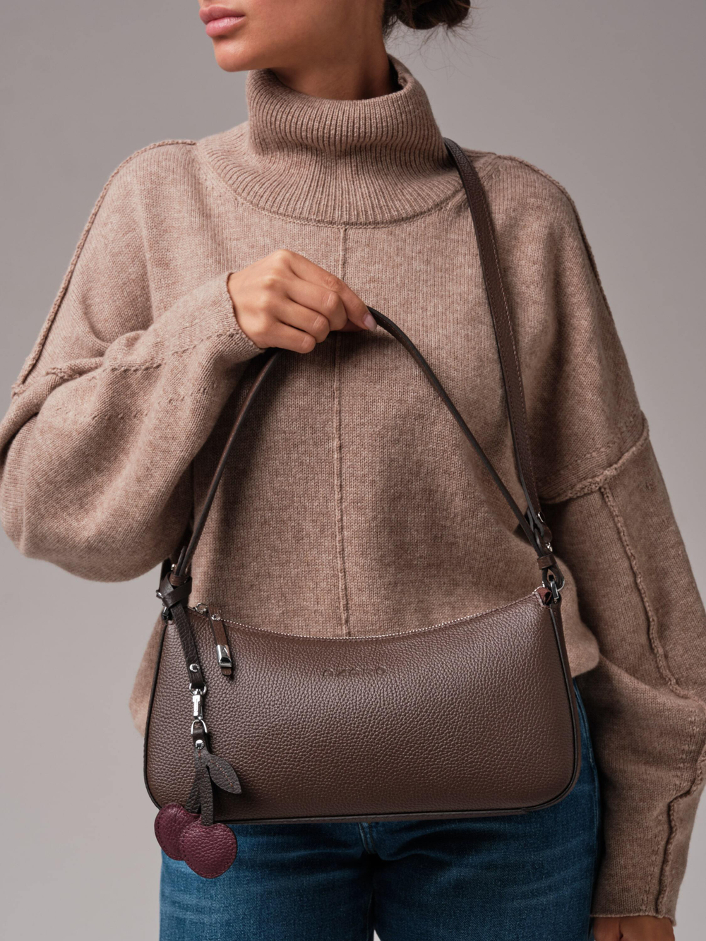 Кожаная сумка багет кросс-боди коричневый торф