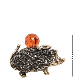 Народные промыслы AM- 284 Фигурка «Ежонок с яблоком» (латунь, янтарь)