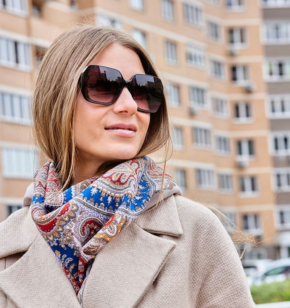 Платок шерстяной с подрубкой