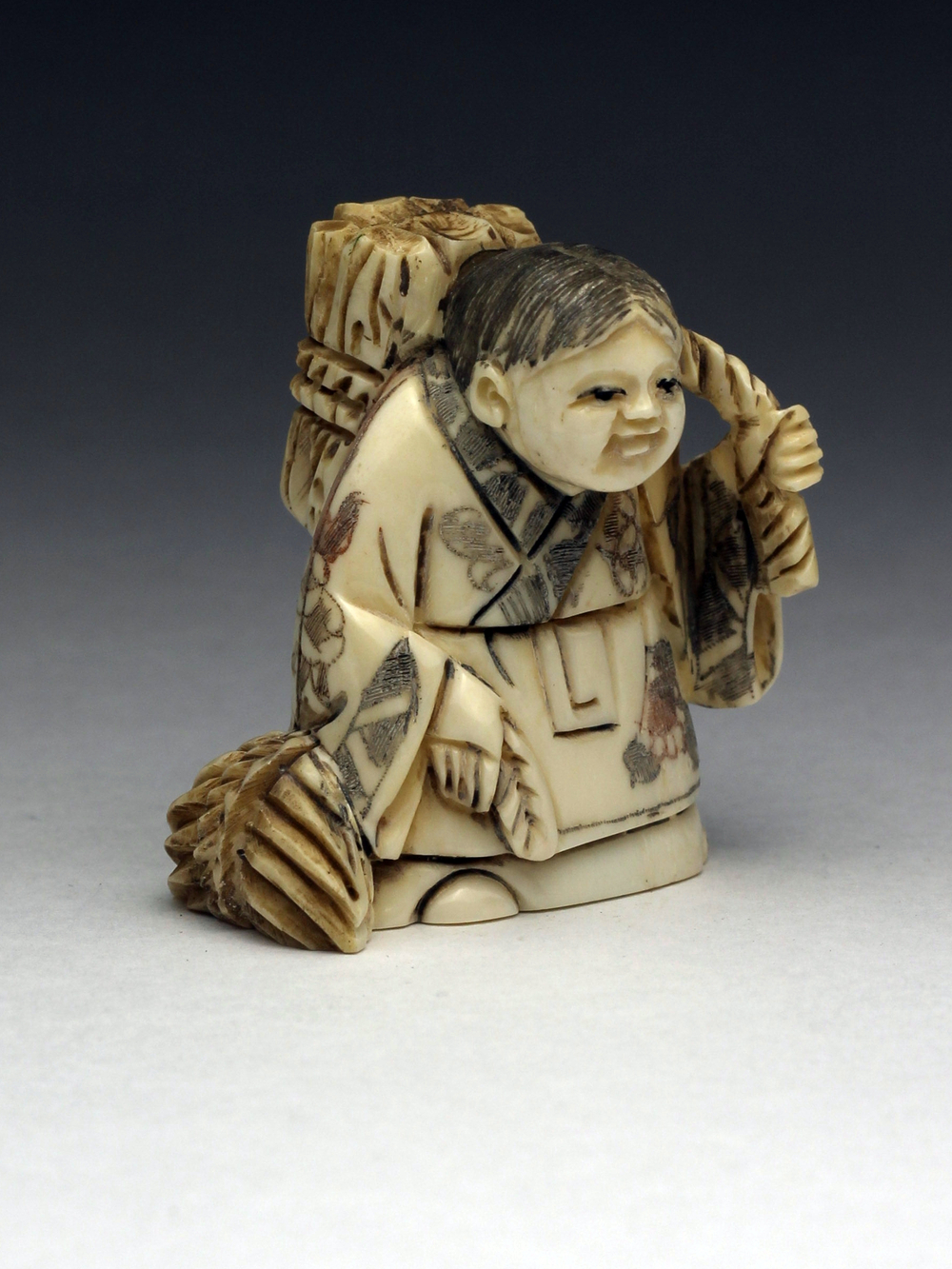 Нэцкэ Ребенок с хворостом