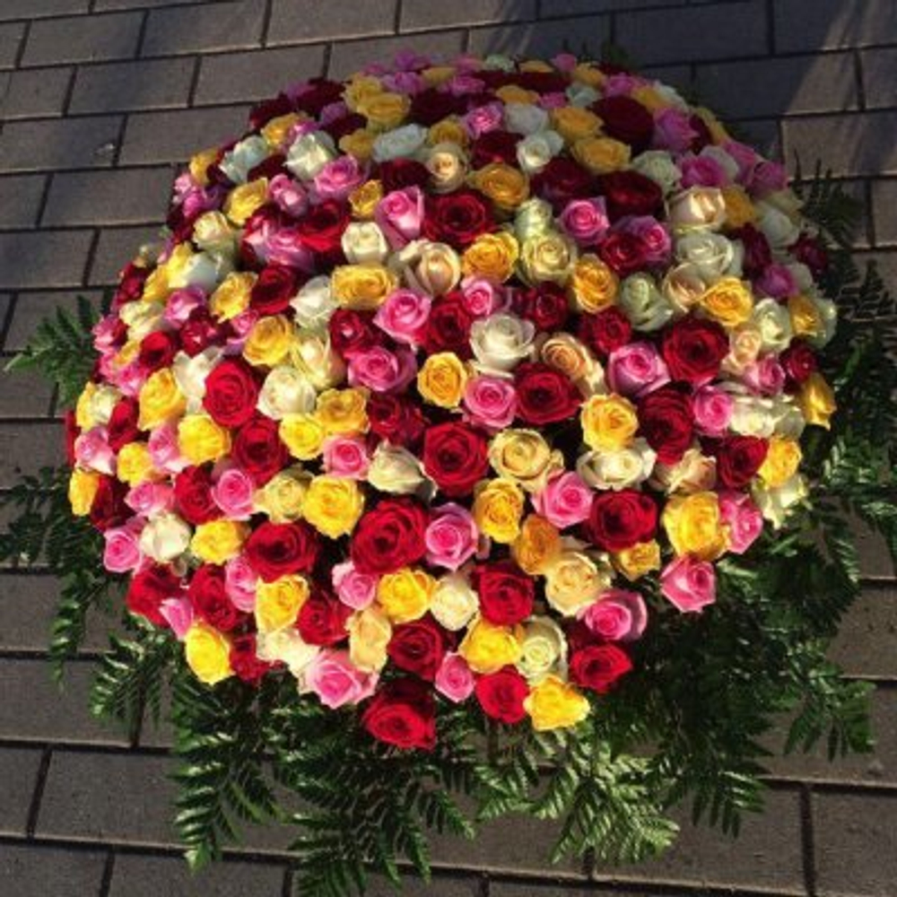 Корзина из 301 розы