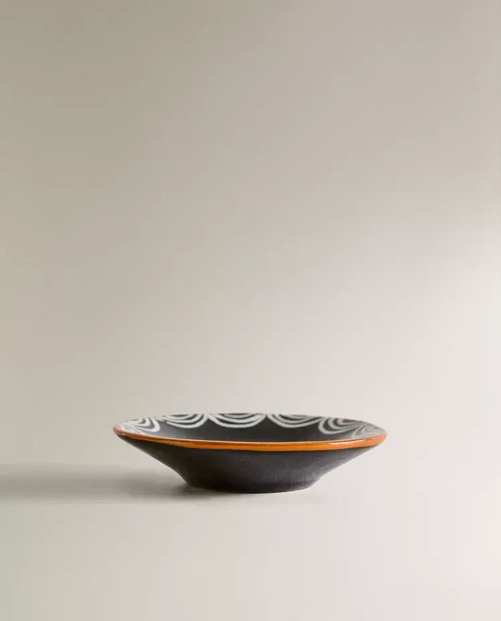 ZARA HOME Х NANUSHKA ТАРЕЛКА ИЗ ФАЯНСА С РОСПИСЬЮ