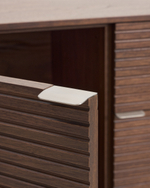 Сервант Norlen с 4 дверцами и 2 ящиками из шпона ореха