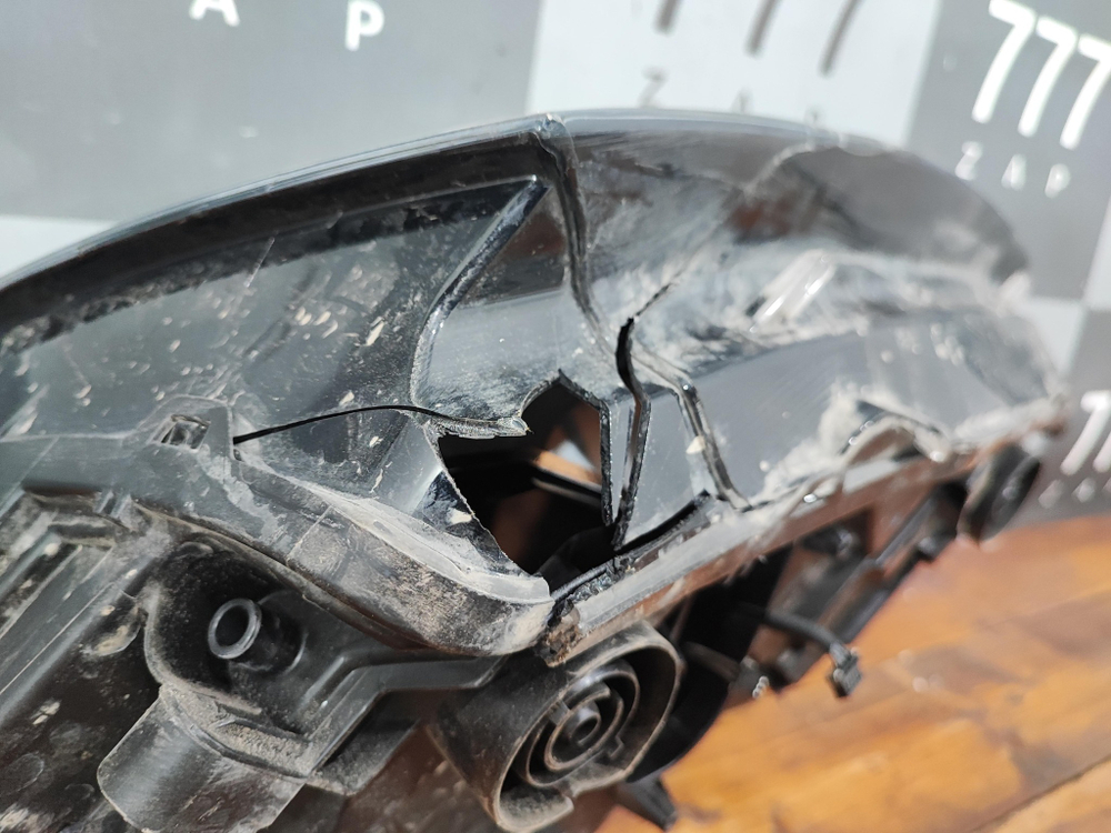 Фара правая LED Skoda Rapid 2 20-22 Б/У Оригинал 60U941020A