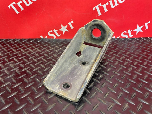 Кронштейн амортизатора переднего