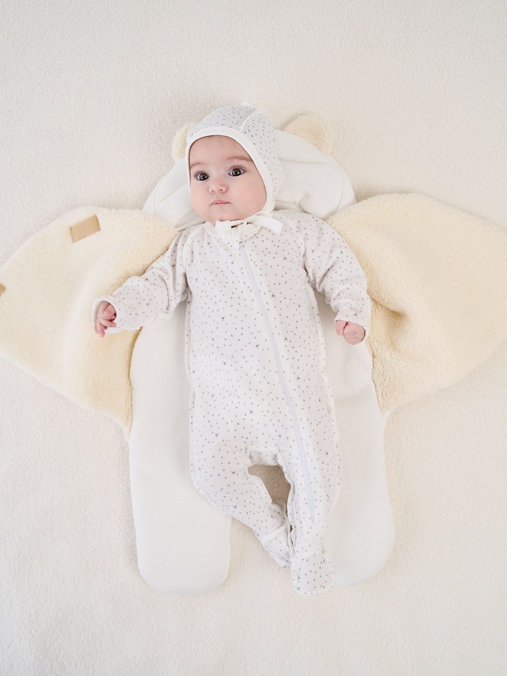 Конверт-звездочка "Молоко" с прорезями для ремней безопасности 0+