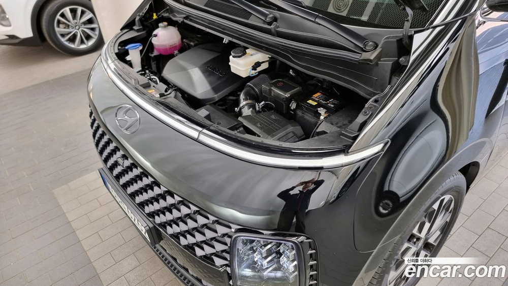 Hyundai Staria 4WD 라운지 9-и местный (11.2022)