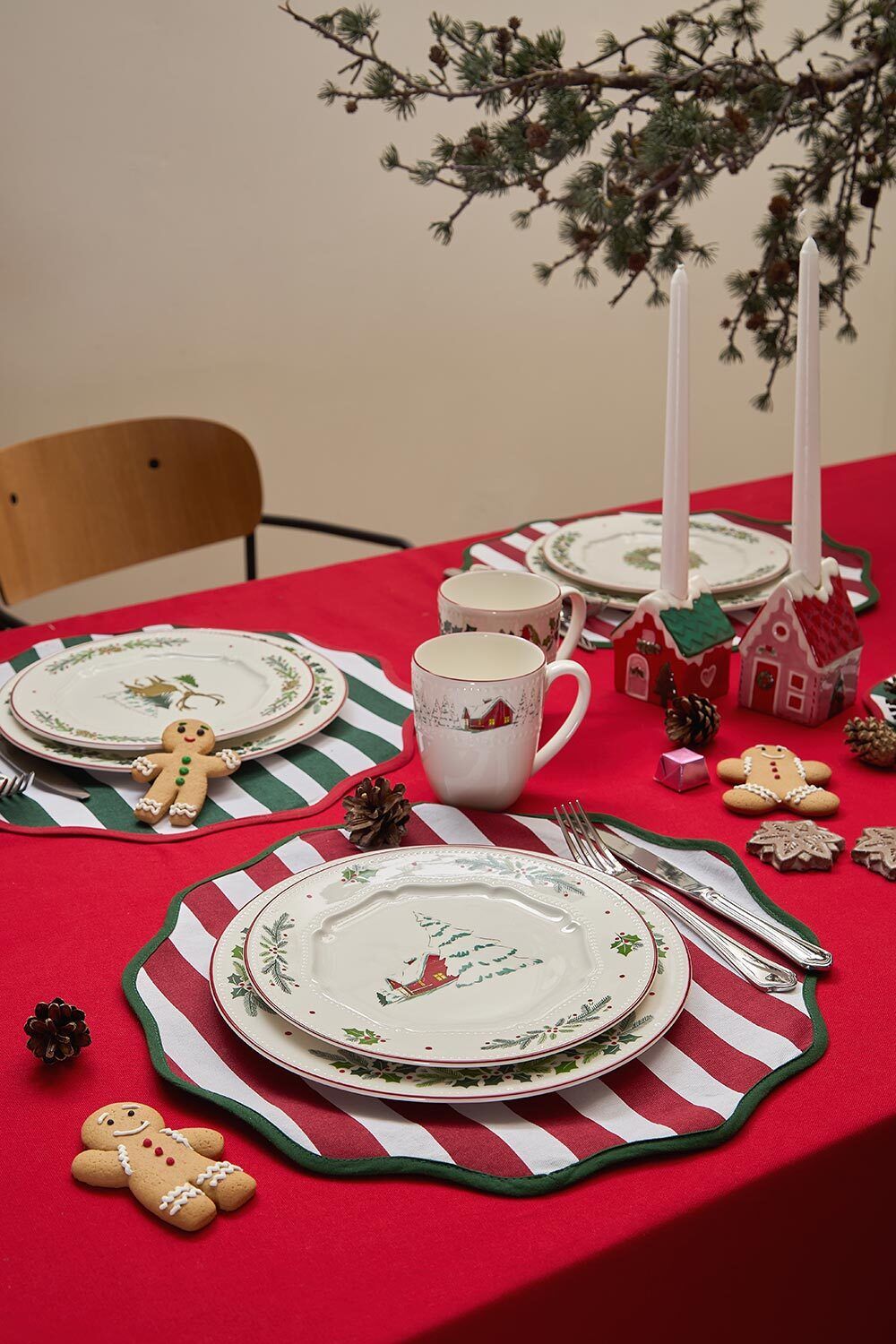 Салфетка под приборы Trendy Christmas красного цвета из коллекции New Year Essential, Ø40 см