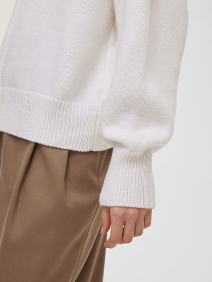 AIM свободного кроя, белый. 50% шерсть мериноса.