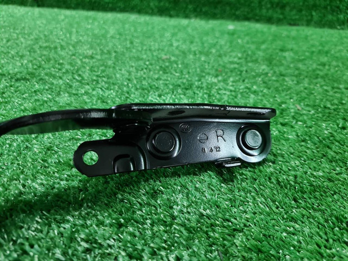 Петля крышки багажника правая Nissan X-Trail T32 (2013-2022)