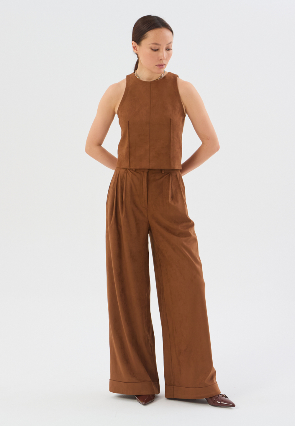 Брюки широкие из замши