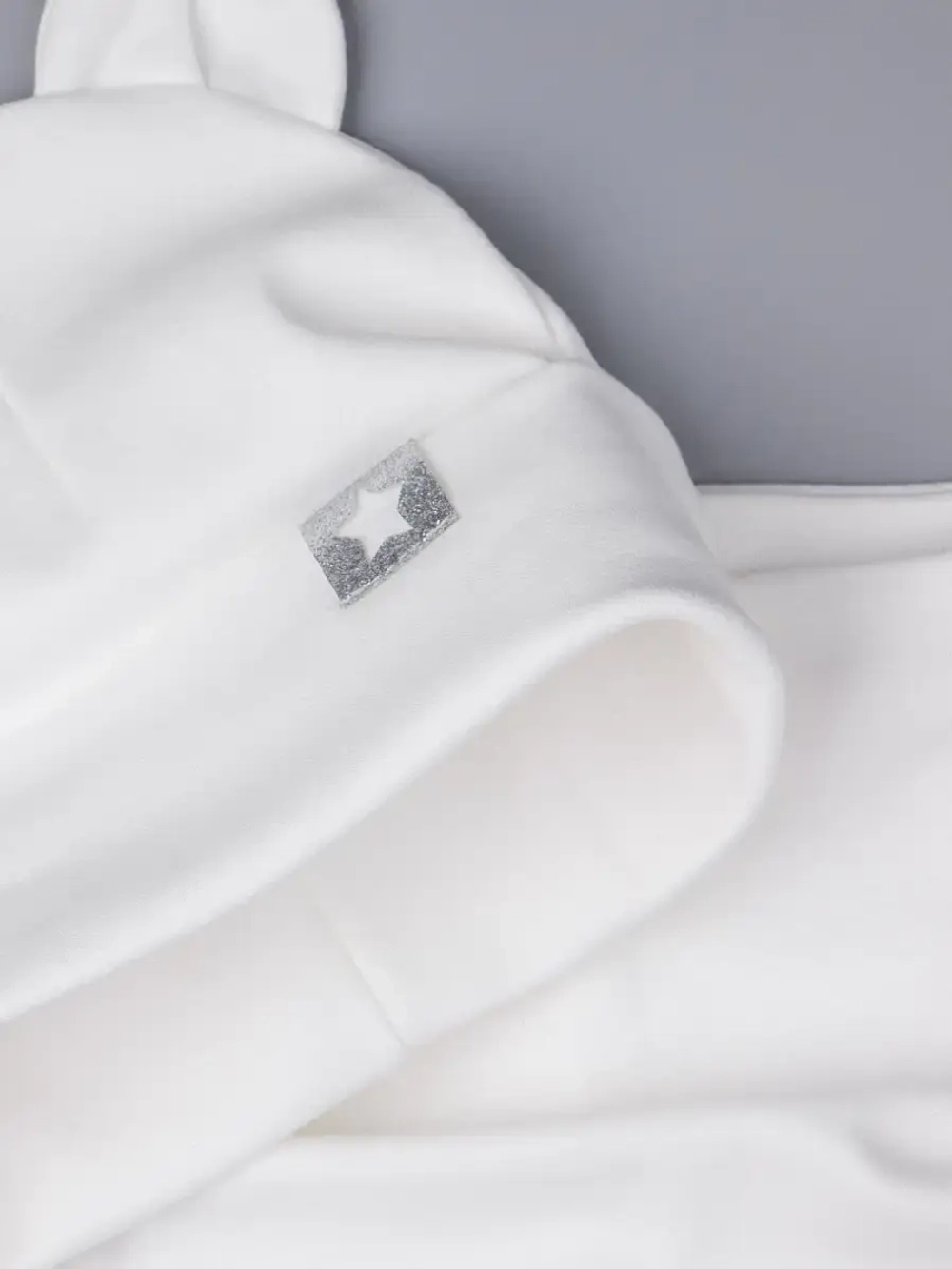 Шапка с ушками осенняя и снуд для детей