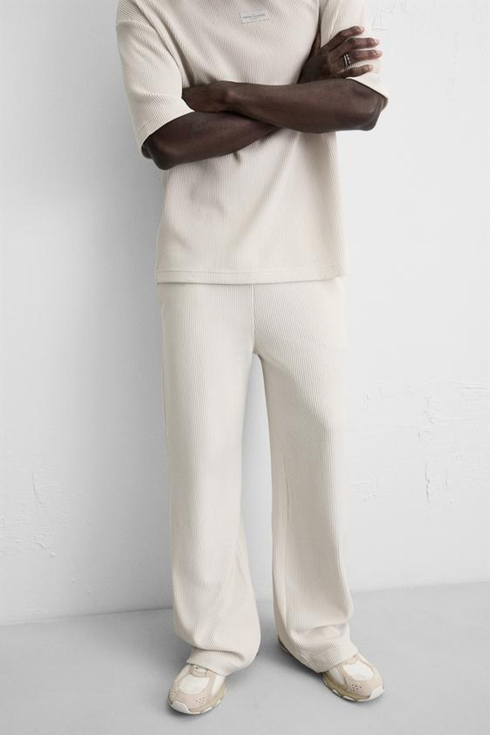 ZARA БРЮКИ-ДЖОГГЕРЫ С ВЕРТИКАЛЬНОЙ ТЕКСТУРОЙ, ЦВЕТ ЛЬДА