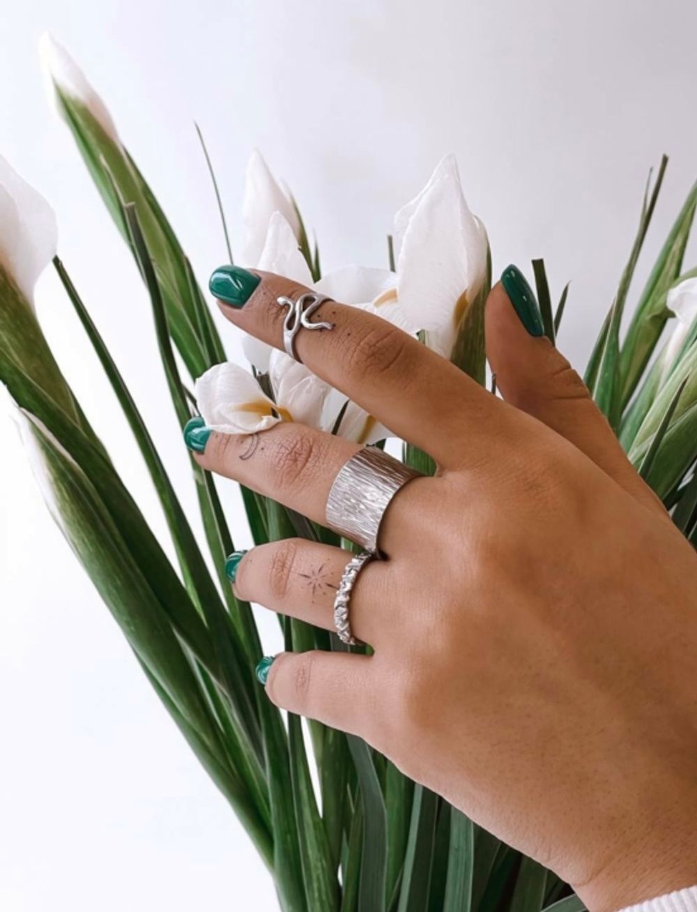 Кольцо на верхнюю фалангу змейка