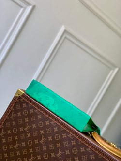 Louis Vuitton Pochette Voyage MM