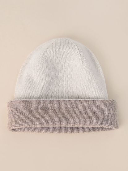 Женская шапка бежевого цвета из 100% кашемира - фото 3