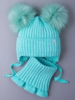 Шапка зимняя детская с помпонами и манишка