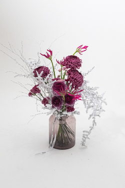 стильный букет с хризантемой в вазе