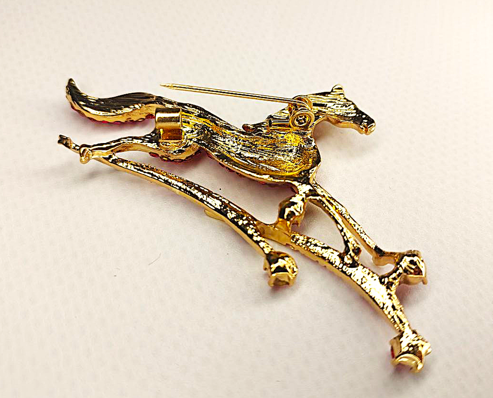 Брошка "Красная огненная лошадь". Женская брошь,украшение.Подарок на новый год. Символ года