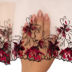 Вышивка на сетке бежевая/слива (правая) 14 см