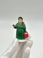 Фигурка Женщина с колокольчиком Department 56