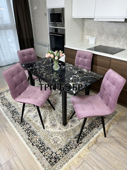Стеклянный раздвижной стол "Черный мрамор" и стулья "ГУЧИ" пыльная роза