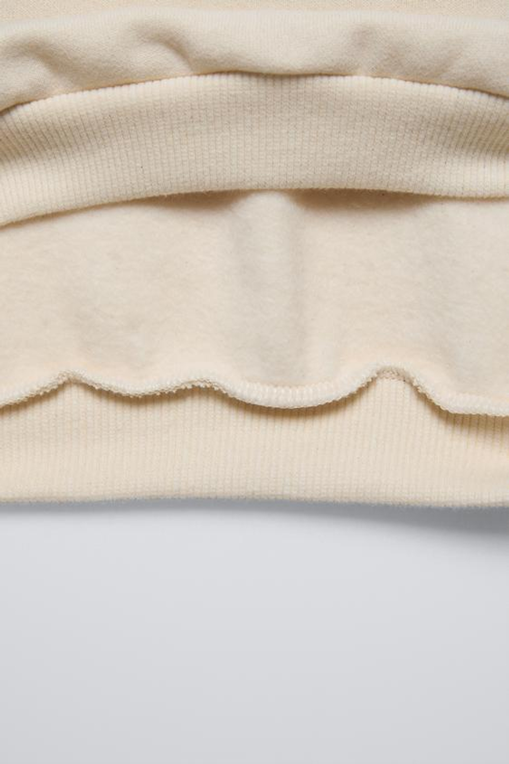 ZARA ХУДИ С НАШИВКАМИ, ЭКРЮ