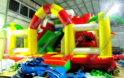 Коммерческий батут "Белый клык" с механизированной головой, цвет красно-желтый, 6*5*4 м