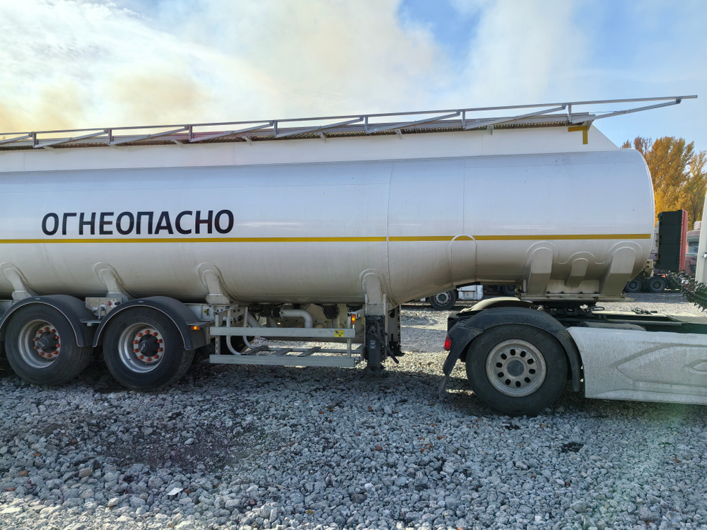 FoxTank 8777 Полуприцеп цистерна 877721 (светлые нефтепродукты)