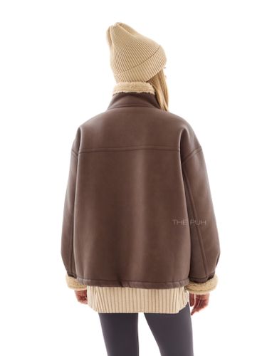 Коричневая дубленка с воротом-стойкой