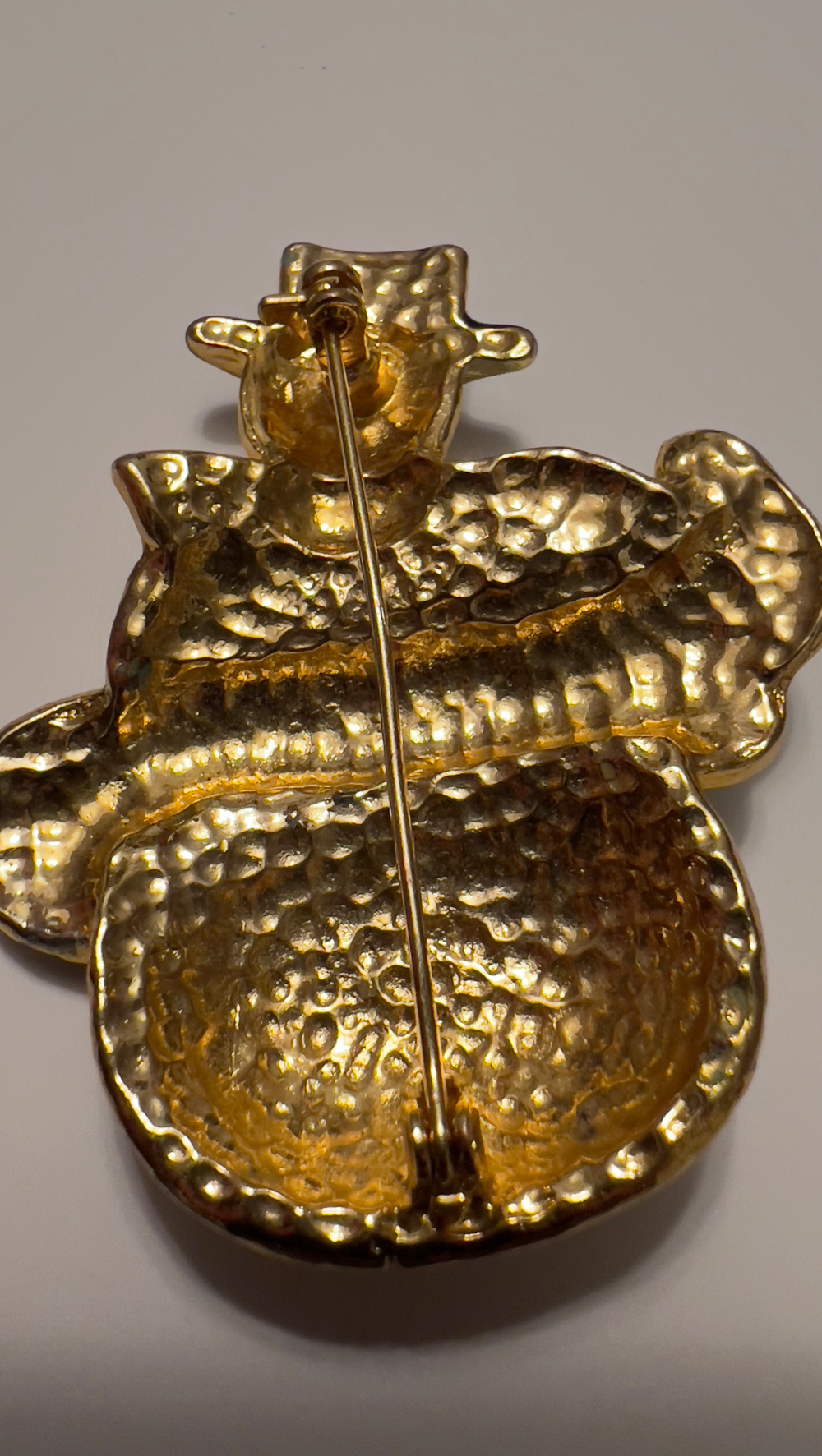 Новогодняя брошь снеговик с трубкой