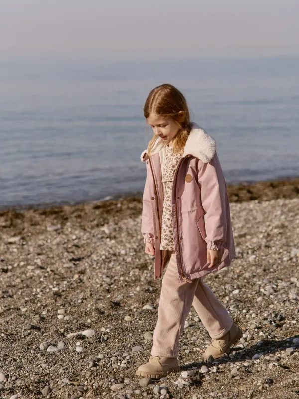 Парка демисезонная с меховым воротником 