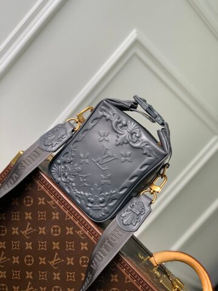 Louis Vuitton Cruiser Messenger