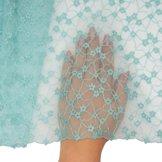 Вышивка на сетке ментол 21 см