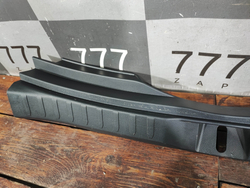 Кожух замка багажника Toyota RAV4 V (XA50) 18-нв Б/У Оригинал 5838742090C0