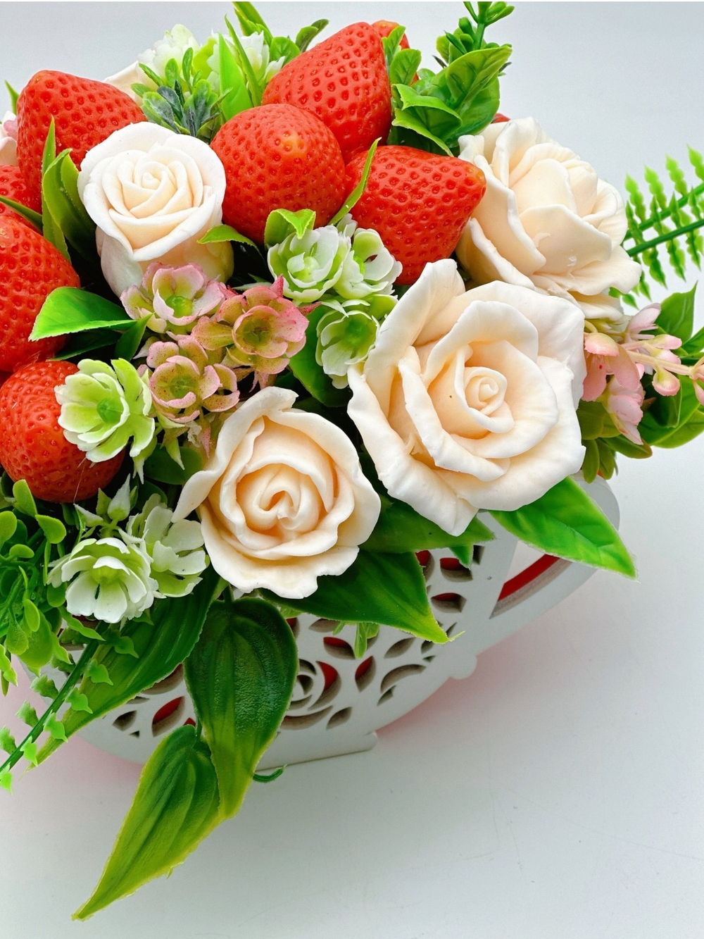 Чашка с клубникой (букет)