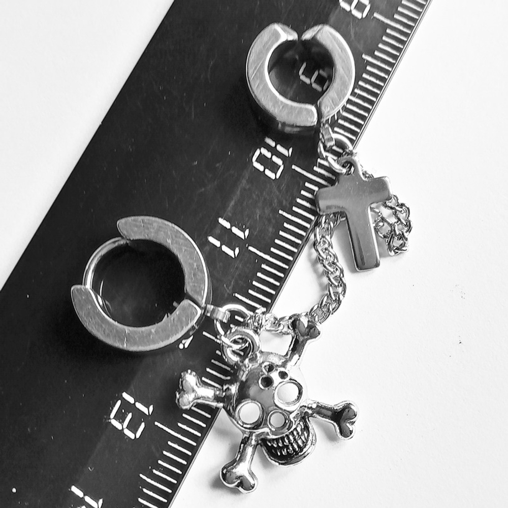 Серьга кольцо с клипсой на цепочке с подвесками "Череп, крест" для пирсинга уха. Медицинская сталь. Цена за набор.
