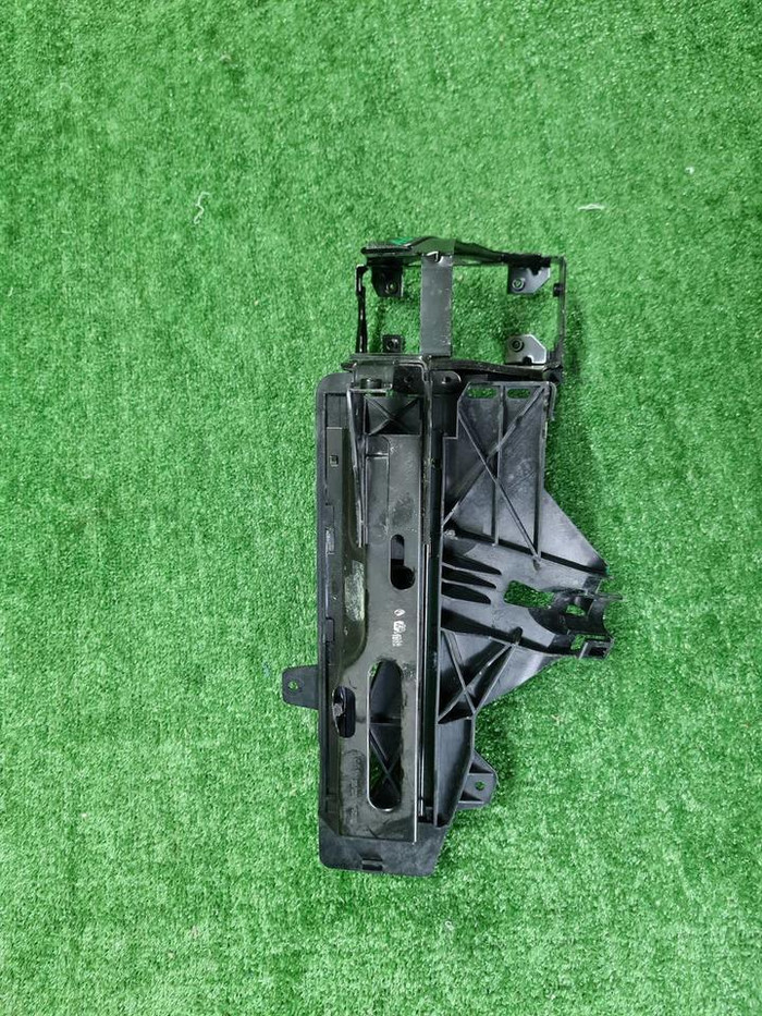 Кронштейн фары левый BMW 5er F10 F11 (2009-2017)