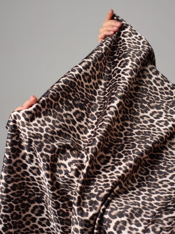 Атлас-стрейч бельевой оптом, Китай, леопард, серый/черный