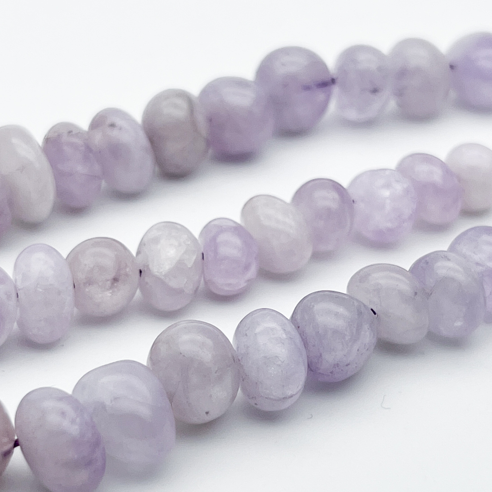 Аметист лавандовый фриформ, размер около 8-11 мм, цена за отрезок 19 см (1/2 нити)