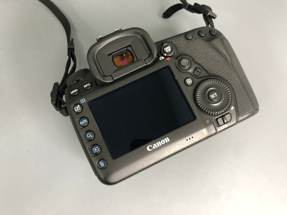 Canon EOS 5D Mark IV 6.900 кадров