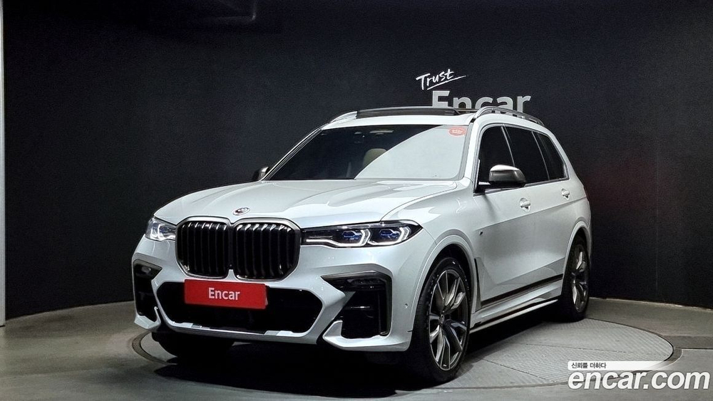 BMW X7 (G07) M50i 6-и местный (07.2022)
