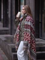 Теплый палантин с орнаментом