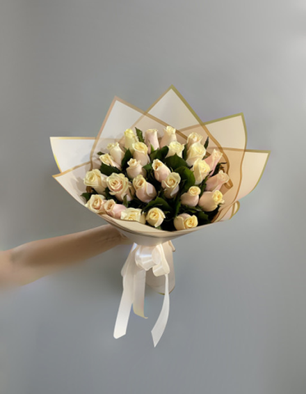 Букет из 25 кремовых роз